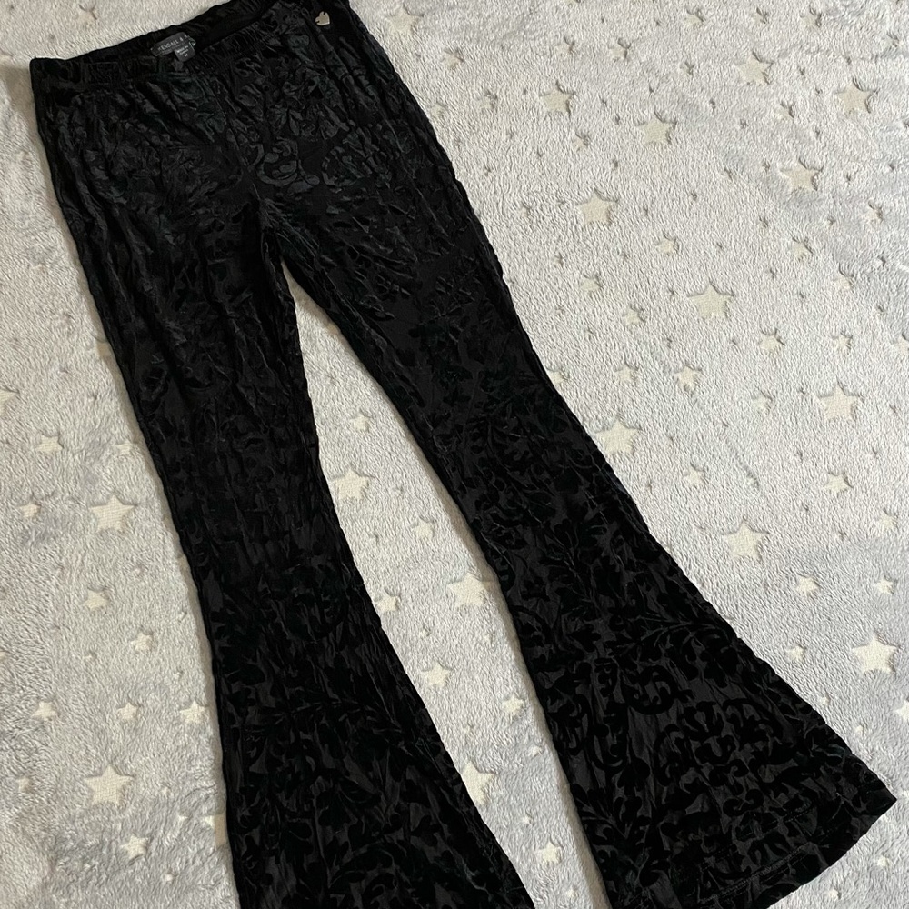 Kendall & Kylie BellBottom Velvet Filigree Legging